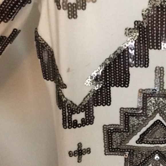 Off shoulder Tribal print sequence - Picture 3 of 6